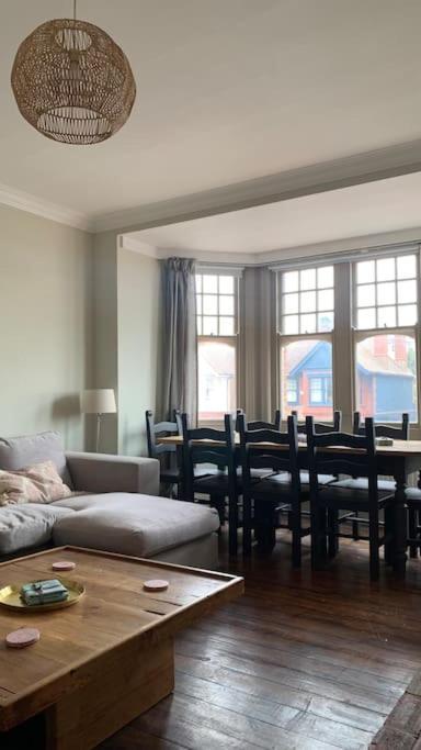Lovely 4 Bedroom Home, Stones Throw From The Beach 布赖顿 外观 照片