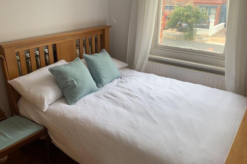 Lovely 4 Bedroom Home, Stones Throw From The Beach 布赖顿 外观 照片